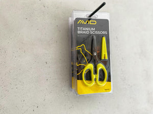 Webstore giveaway: 5x Avid Titanium Braid Scissors